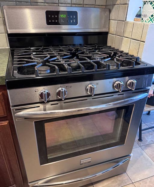 Frigidaire refrigerator, ice maker & freezer repair in Manhattan, Brooklyn & Queens NYC