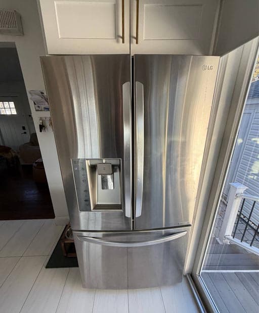 LG appliance repair service New York City technician